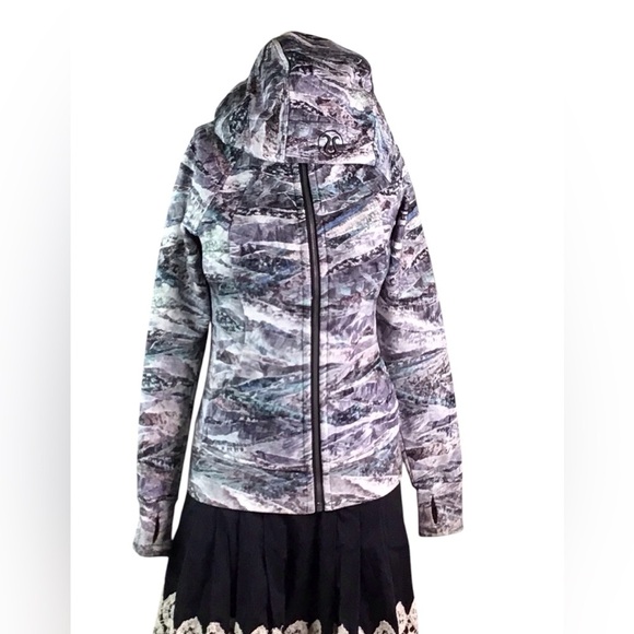 Lululemon Scuba Hoodie, Sz 2, EUC - Picture 1 of 5